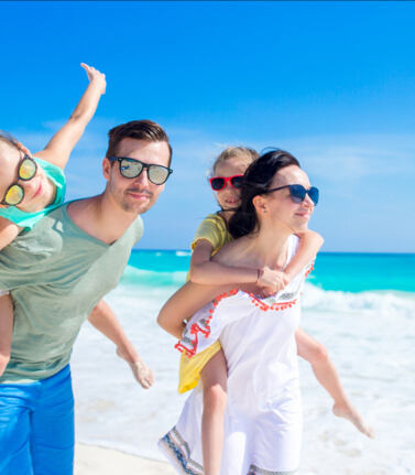 Familia disfrutando sus vacaciones en un resort Oasis